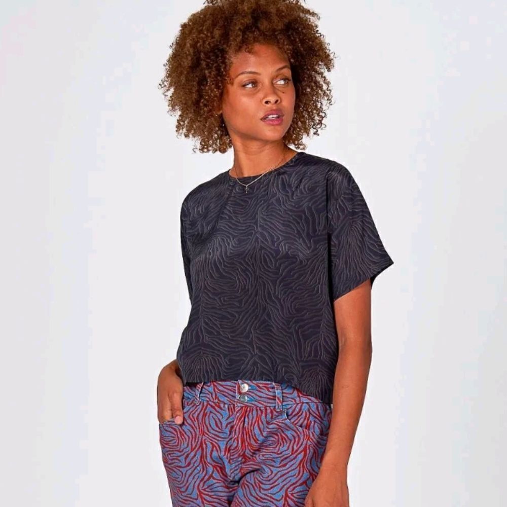 Tucker The Eden Silk Tee Black Tiger